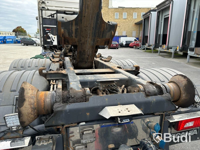Lastbil Scania V8 R520 6x2 med Hiab lastväxlare 18T