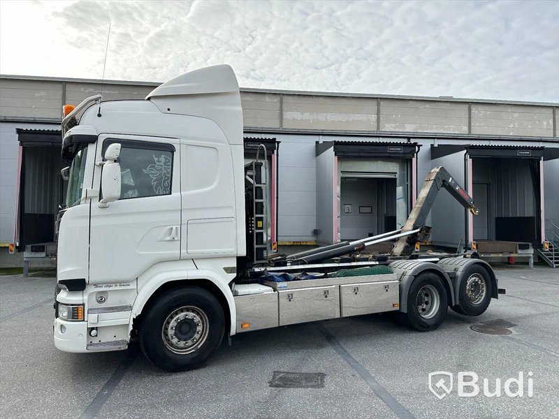 Lastbil Scania V8 R520 6x2 med Hiab lastväxlare 18T