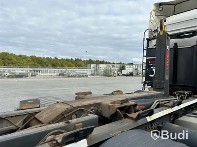 Lastbil Scania V8 R520 6x2 med Hiab lastväxlare 18T