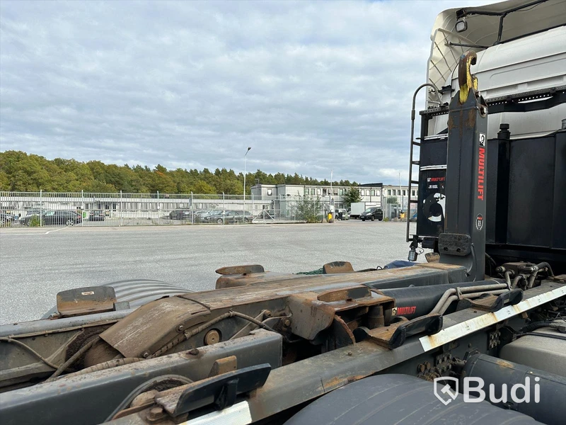Lastbil Scania V8 R520 6x2 med Hiab lastväxlare 18T