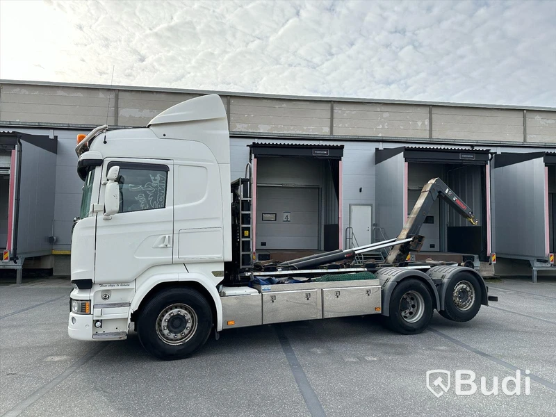 Lastbil Scania V8 R520 6x2 med Hiab lastväxlare 18T