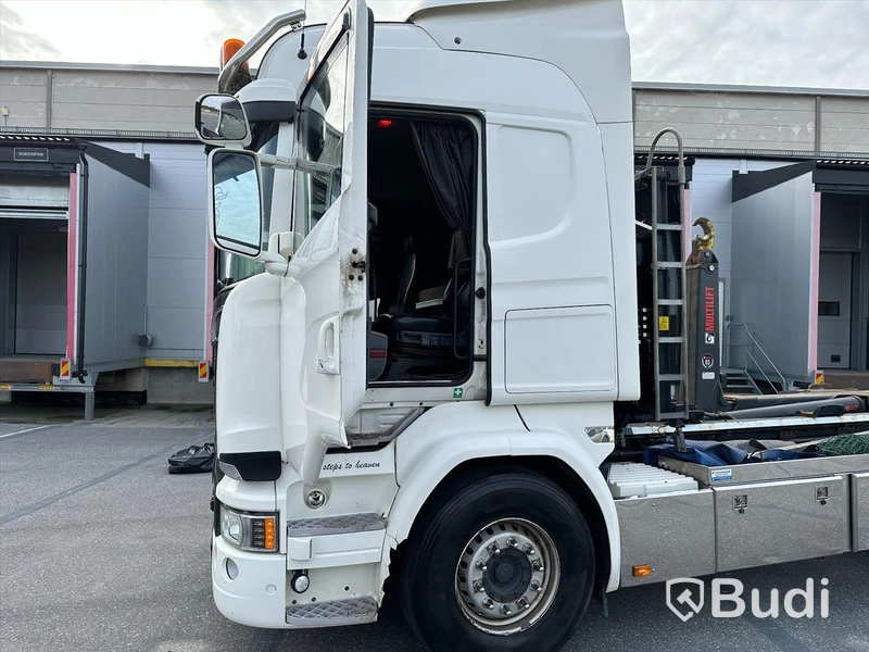 Lastbil Scania V8 R520 6x2 med Hiab lastväxlare 18T