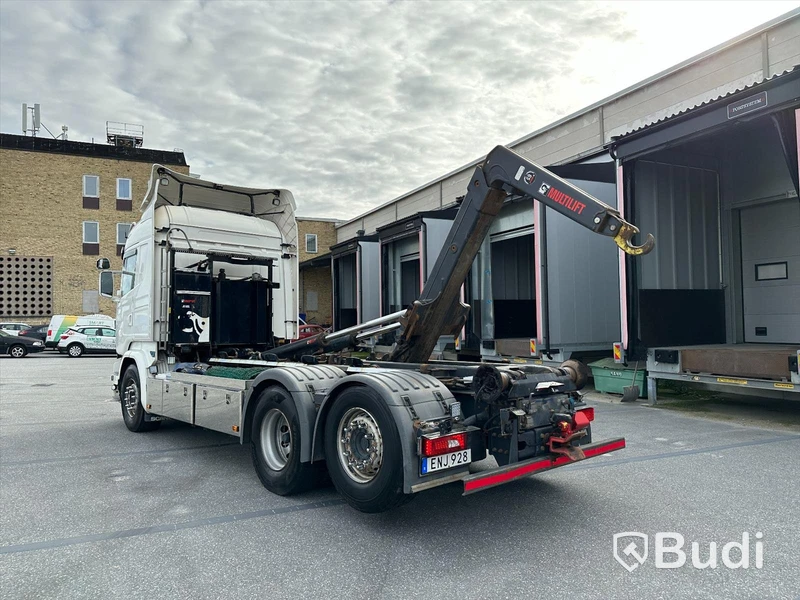 Lastbil Scania V8 R520 6x2 med Hiab lastväxlare 18T