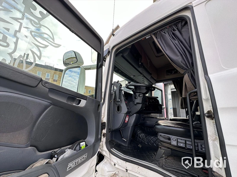 Lastbil Scania V8 R520 6x2 med Hiab lastväxlare 18T