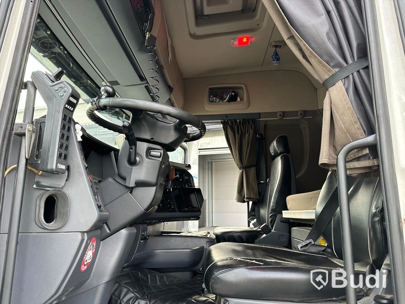 Lastbil Scania V8 R520 6x2 med Hiab lastväxlare 18T