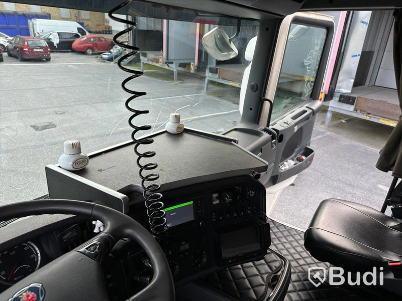 Lastbil Scania V8 R520 6x2 med Hiab lastväxlare 18T