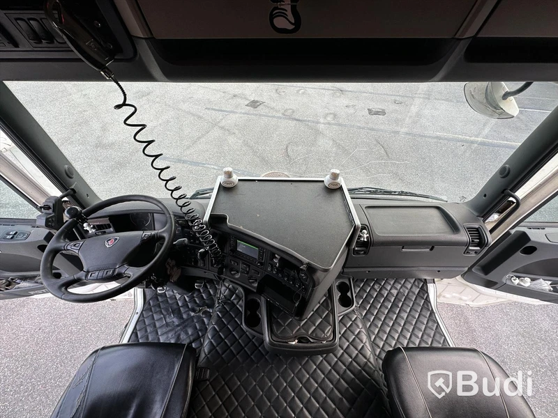 Lastbil Scania V8 R520 6x2 med Hiab lastväxlare 18T