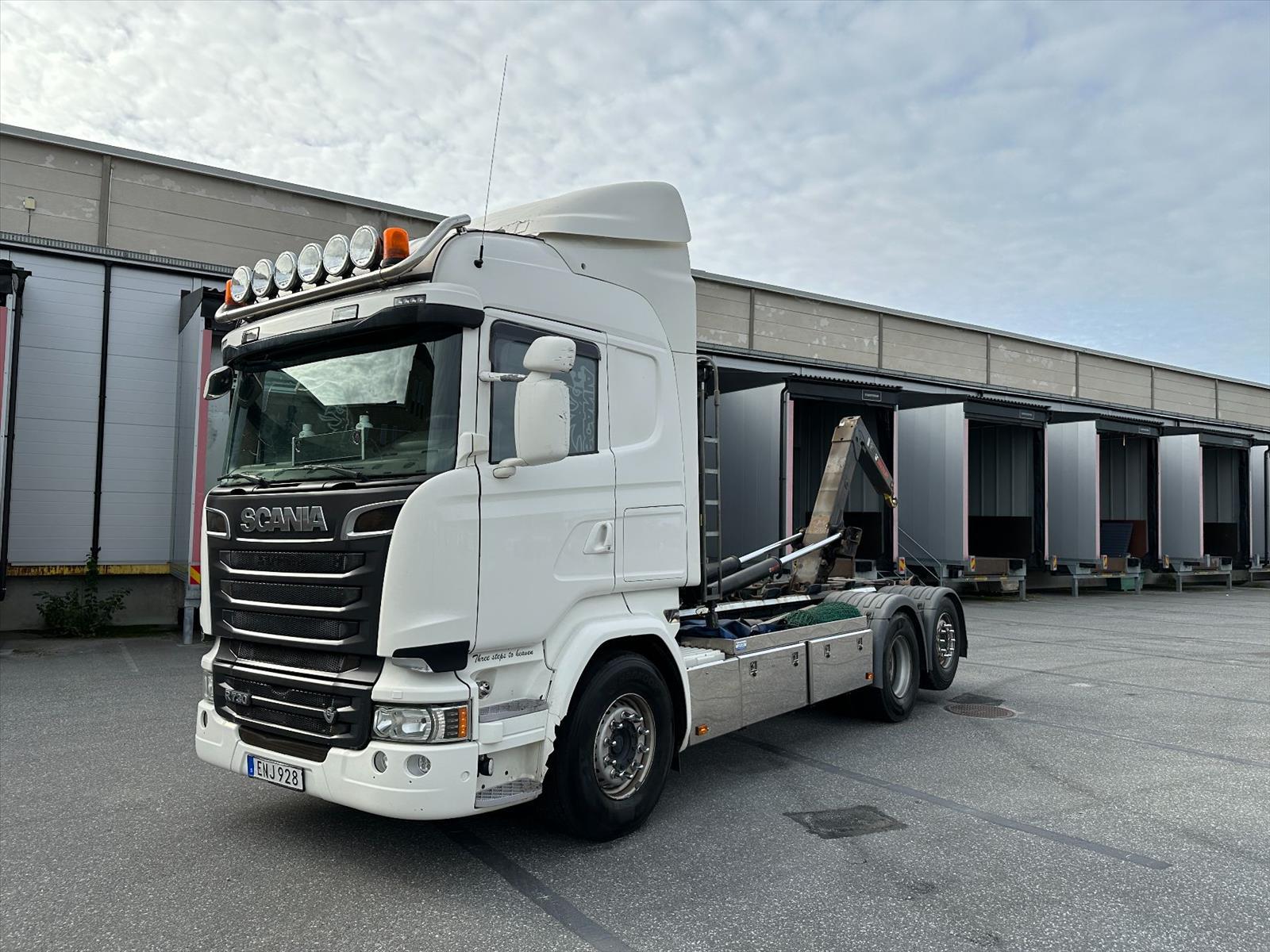 Lastbil Scania V8 R520 6x2 med Hiab lastväxlare 18T
