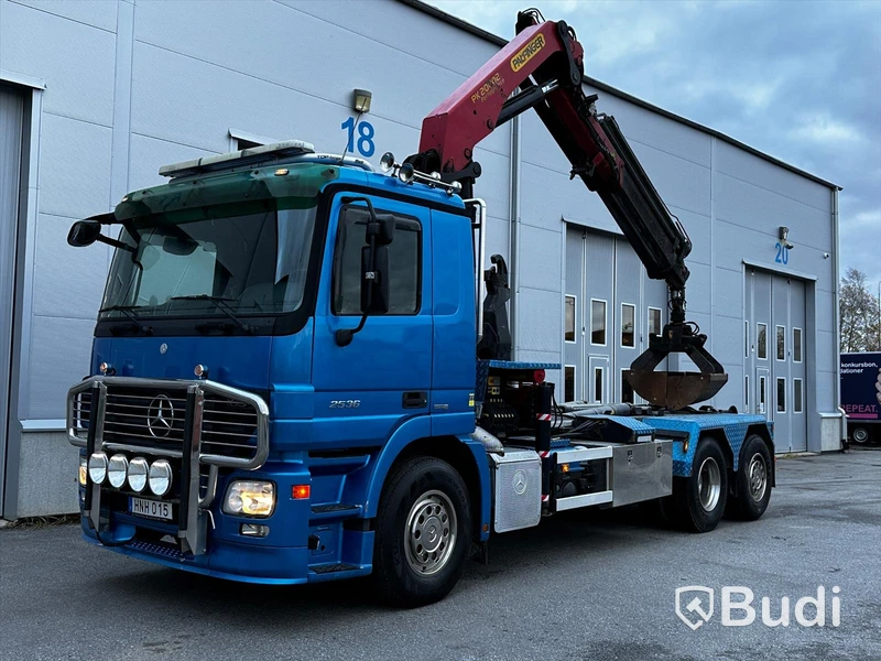 Lastbil Mercedes-Benz 2536 L Kranväxlare