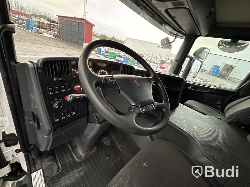 Lastbil Scania P410 6x2-4 HNB | 2016 | Kyl & Frysbil Carrier -