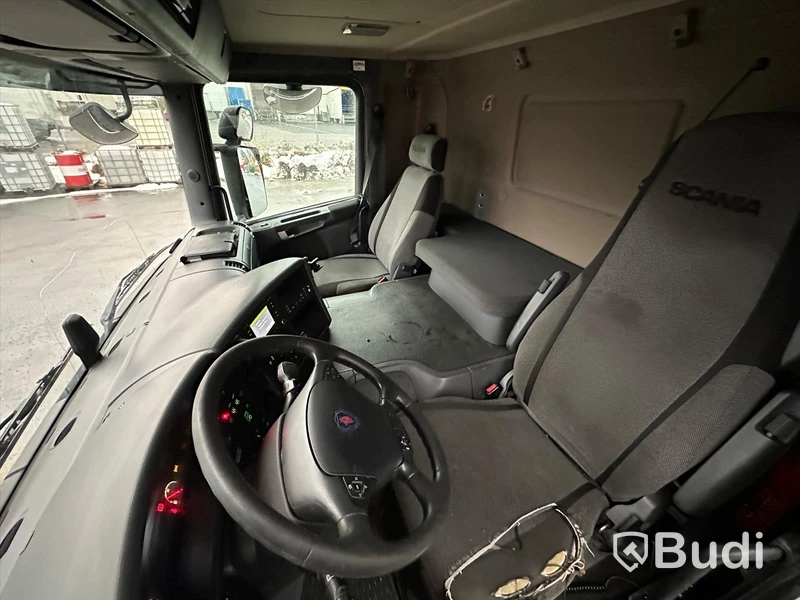 Lastbil Scania P410 6x2-4 HNB | 2016 | Kyl & Frysbil Carrier -