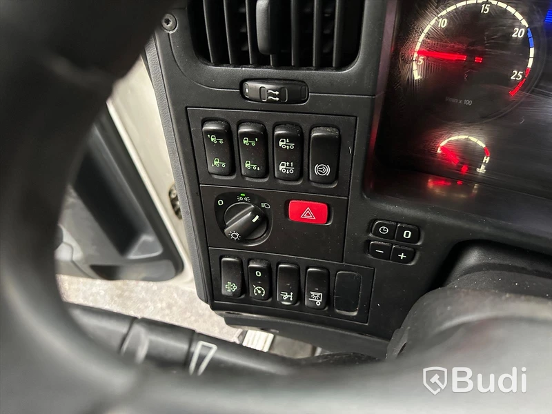 Lastbil Scania P410 6x2-4 HNB | 2016 | Kyl & Frysbil Carrier -