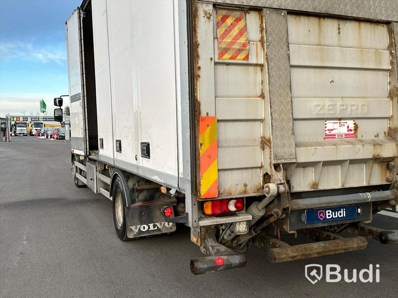 Lastbil Volvo FL 260 4x2 | 2010 | Skåp Arka - EXPORT