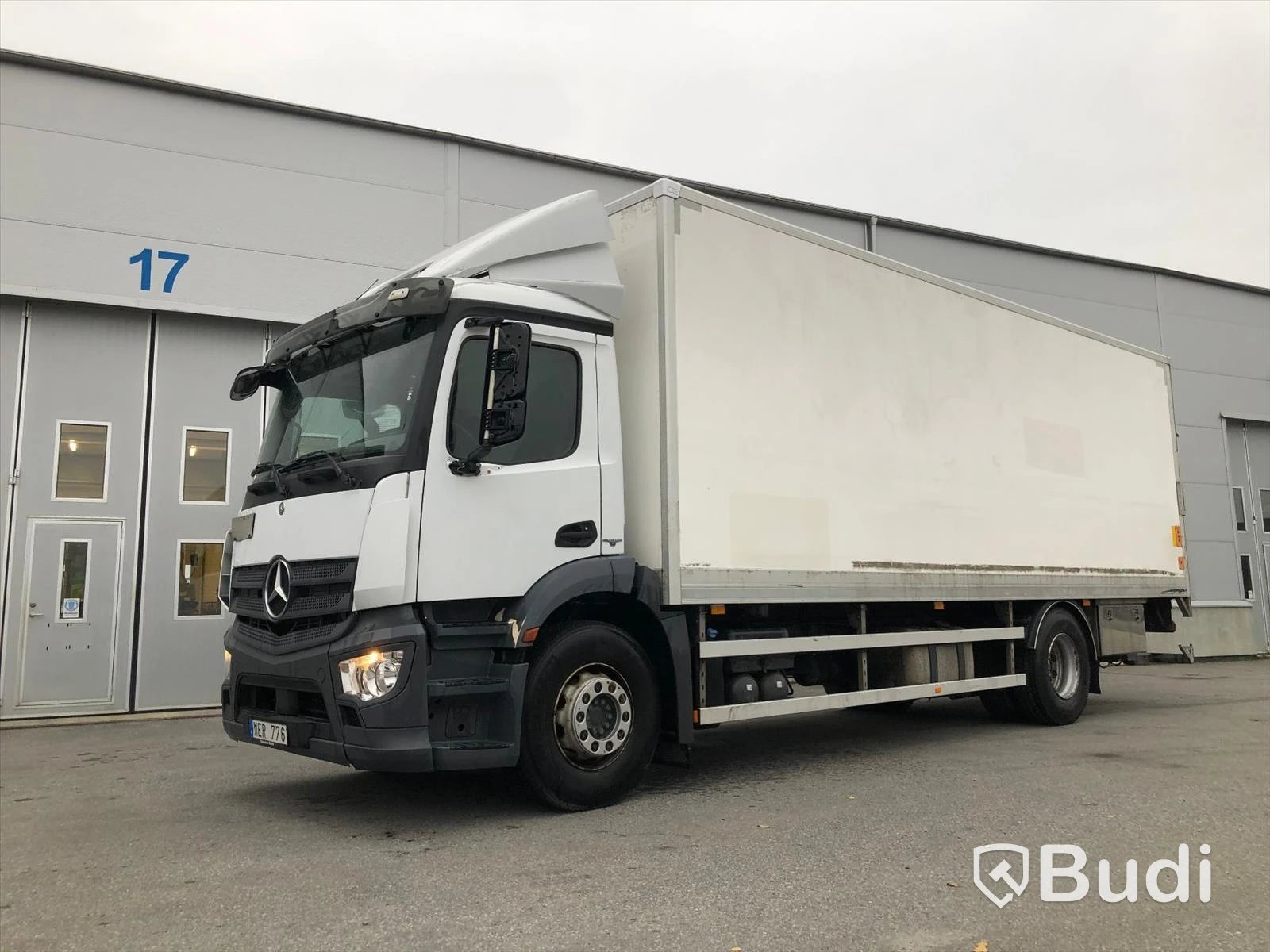 Lastbil Mercedes-Benz Antos | Fastskåp | Euro6