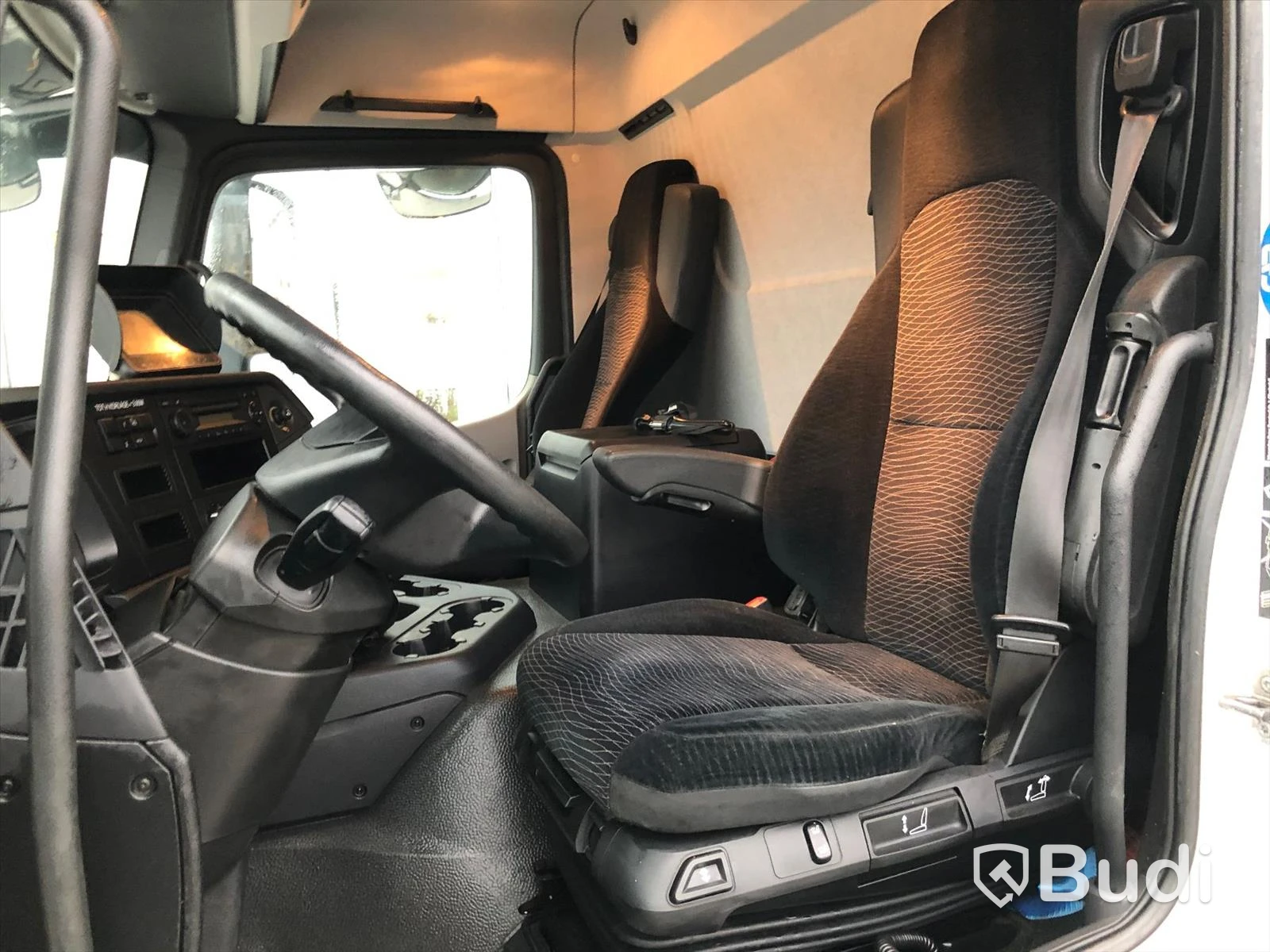 Lastbil Mercedes-Benz Antos | Fastskåp | Euro6