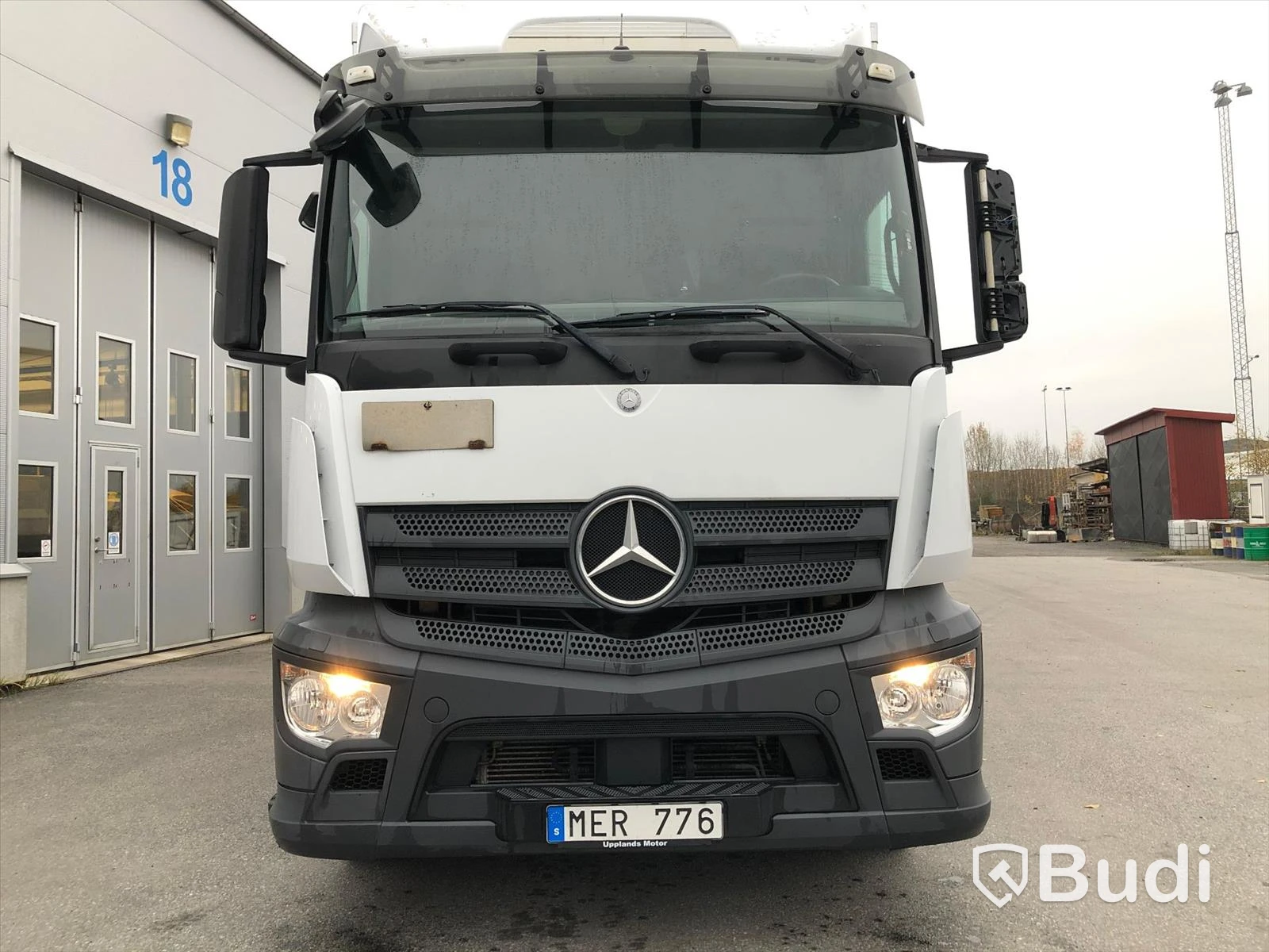 Lastbil Mercedes-Benz Antos | Fastskåp | Euro6
