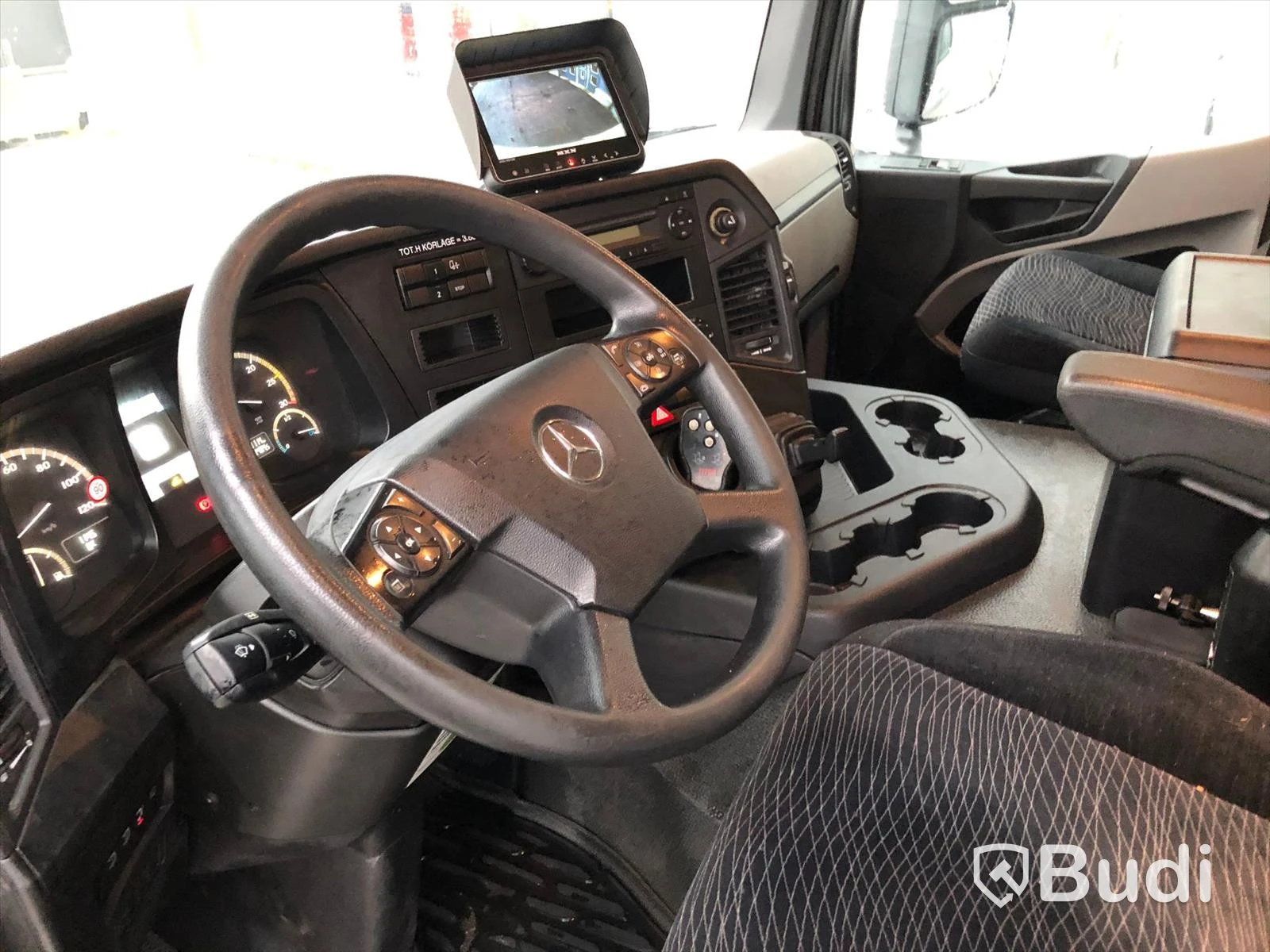 Lastbil Mercedes-Benz Antos | Fastskåp | Euro6