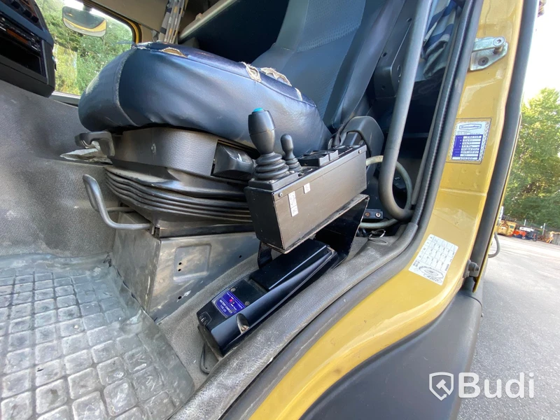 Lastbil Volvo FM380 8x2 kran och lastväxlare Palfinger