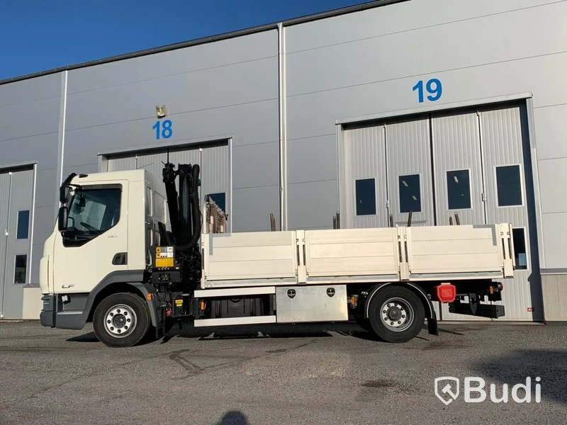 Lastbil "fabriksny" DAF LF 180 12T, kran och fllak Dubbelsits Euro6