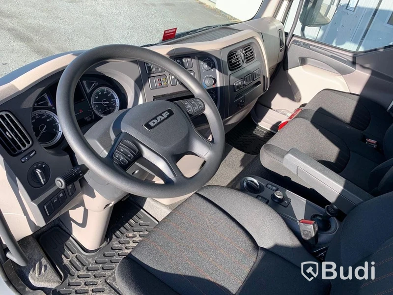 Lastbil "fabriksny" DAF LF 180 12T, kran och fllak Dubbelsits Euro6