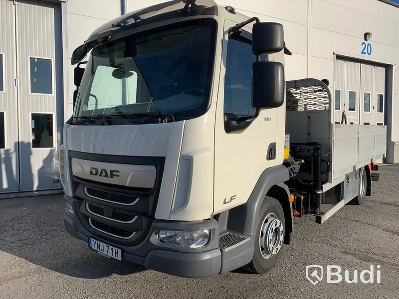 Lastbil "fabriksny" DAF LF 180 12T, kran och fllak Dubbelsits Euro6