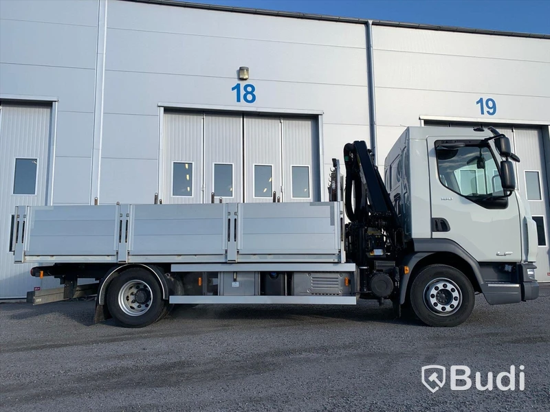 Lastbil "fabriksny" DAF LF 180 12T, kran och fllak Dubbelsits Euro6