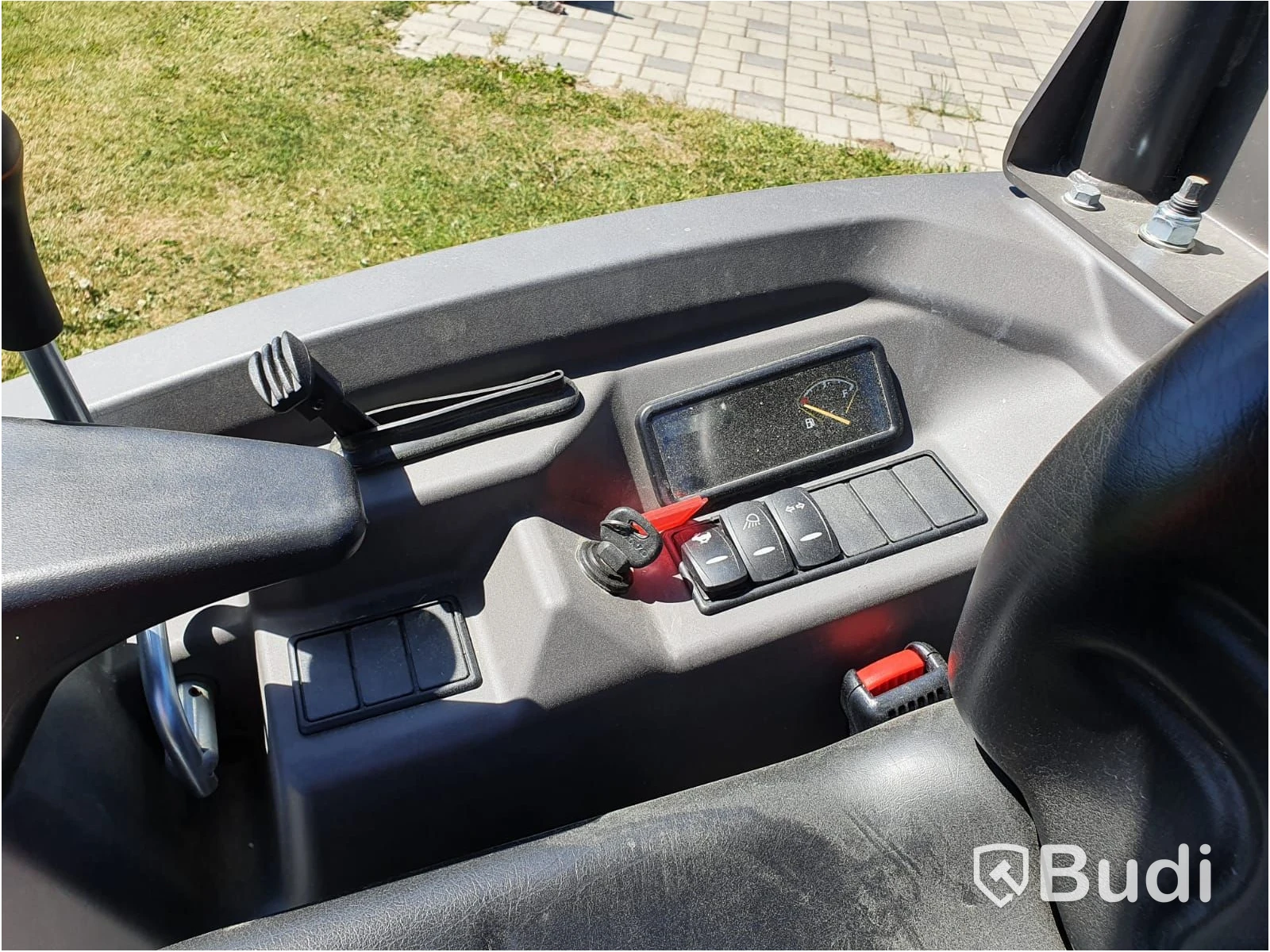 Minigrävare Volvo EC18D -2018, 90h med skopor samt Indespension LTD släp