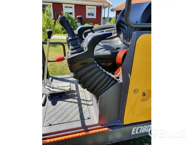 Minigrävare Volvo EC18D -2018, 90h med skopor samt Indespension LTD släp