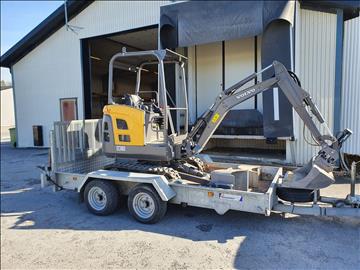 Minigrävare Volvo EC18D -2018, 90h med skopor samt Indespension LTD släp
