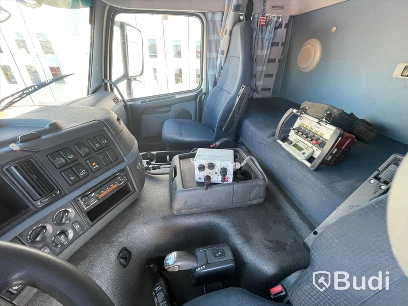 Lastbil Volvo FM-400 Fassi F235XP Plogförberedd