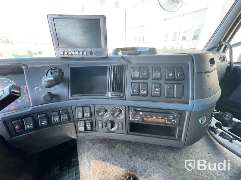 Lastbil Volvo FM-400 Fassi F235XP Plogförberedd