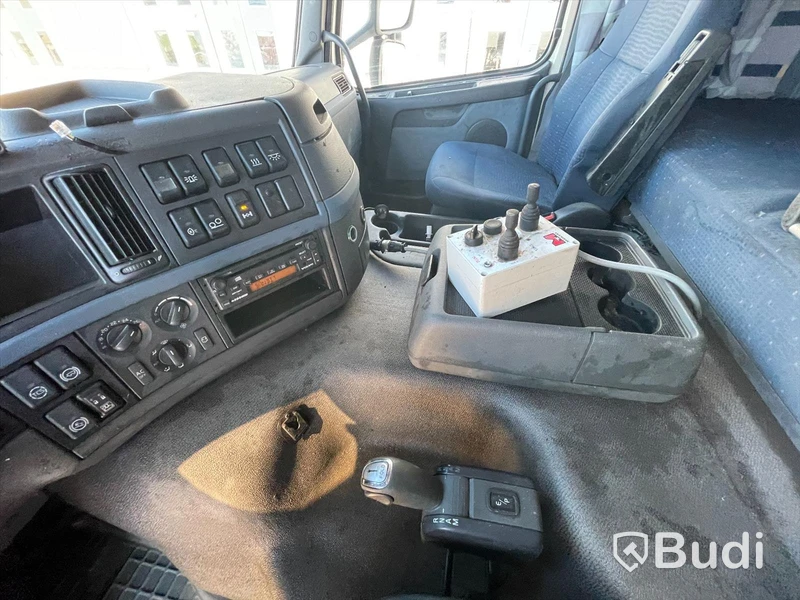 Lastbil Volvo FM-400 Fassi F235XP Plogförberedd