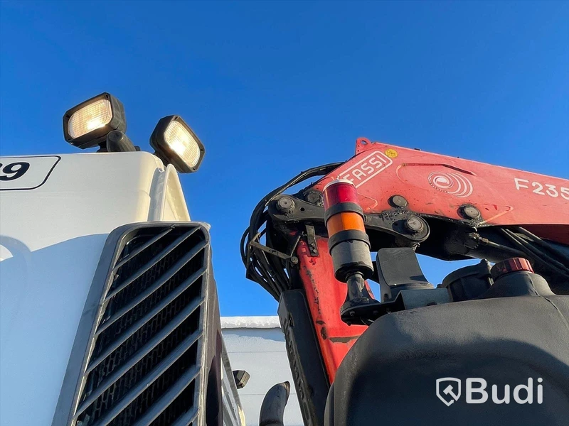 Lastbil Volvo FM-400 Fassi F235XP Plogförberedd