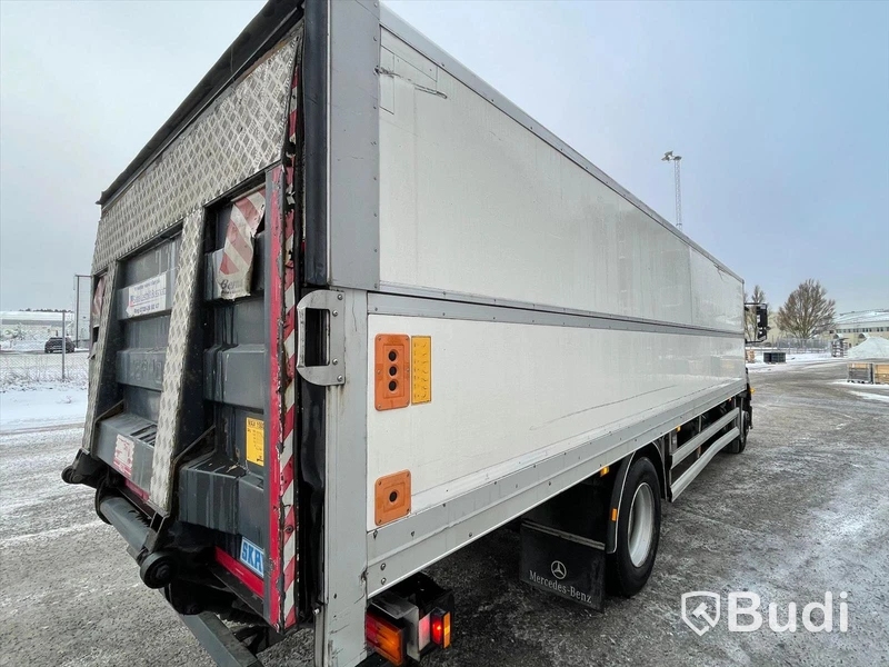 Lastbil Mercedes-Benz Axor 1824| Höj&Sänk SKAB