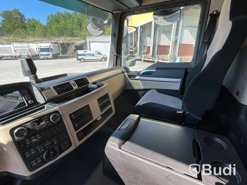 Lastbil Mercedes-Benz Axor 1824| Höj&Sänk SKAB