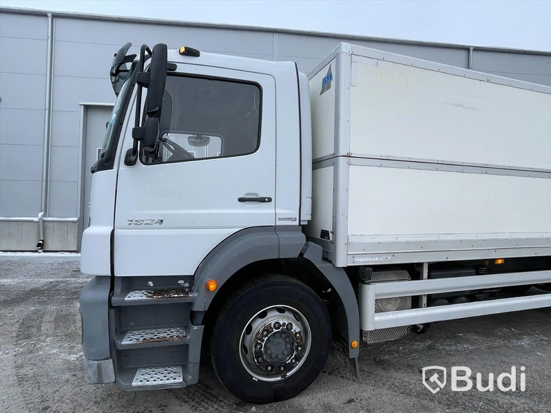 Lastbil Mercedes-Benz Axor 1824| Höj&Sänk SKAB