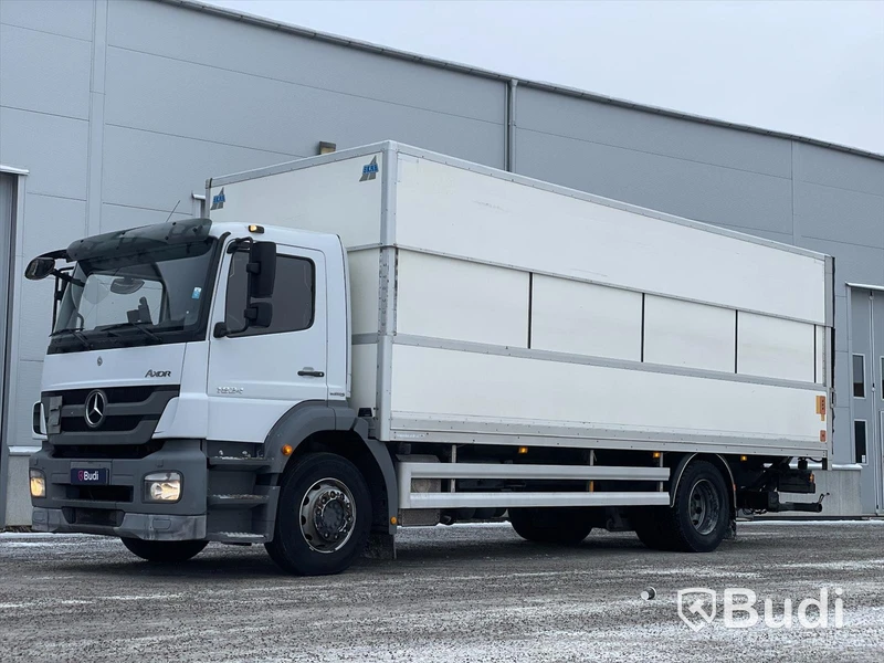 Lastbil Mercedes-Benz Axor 1824| Höj&Sänk SKAB