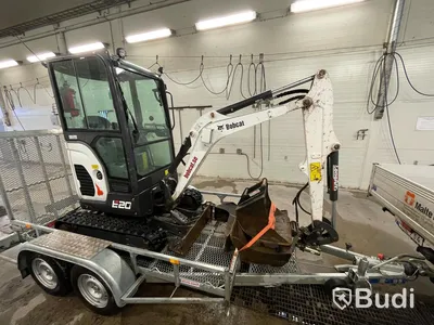 Grävmaskin Bobcat E20 | tre skopor | Tillhörande släp