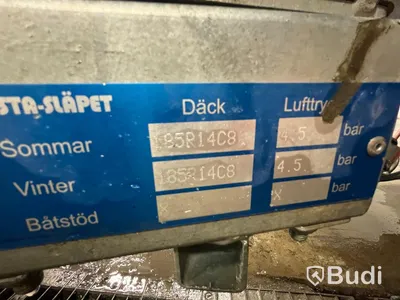 Grävmaskin Bobcat E20 | tre skopor | Tillhörande släp