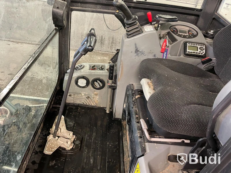 Grävmaskin Bobcat E20 | tre skopor | Tillhörande släp