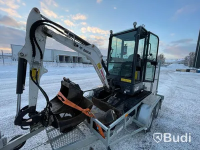 Grävmaskin Bobcat E20 | tre skopor | Tillhörande släp