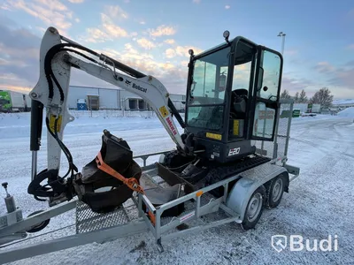 Grävmaskin Bobcat E20 | tre skopor | Tillhörande släp