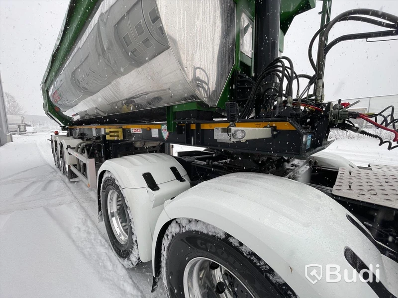Lastbil DAF XF 530 SSC med schakttrailer/isolerad för asfalt