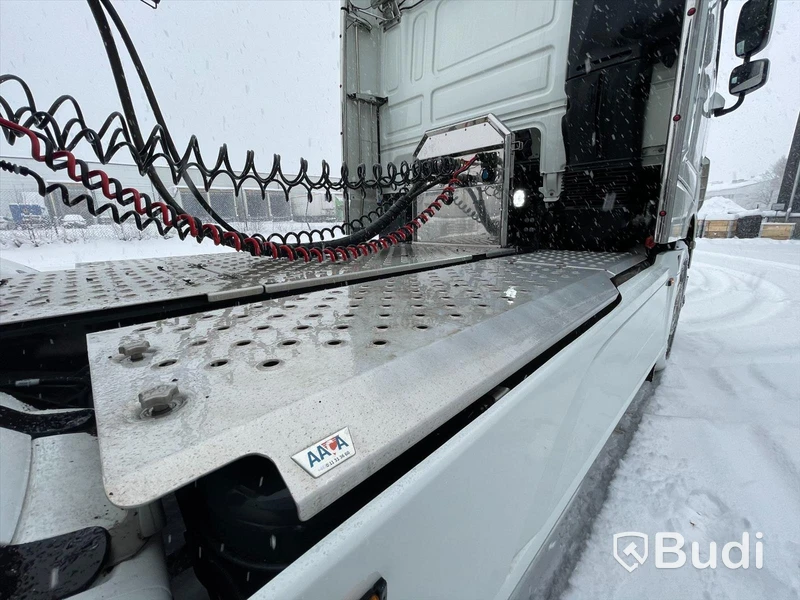 Lastbil DAF XF 530 SSC med schakttrailer/isolerad för asfalt