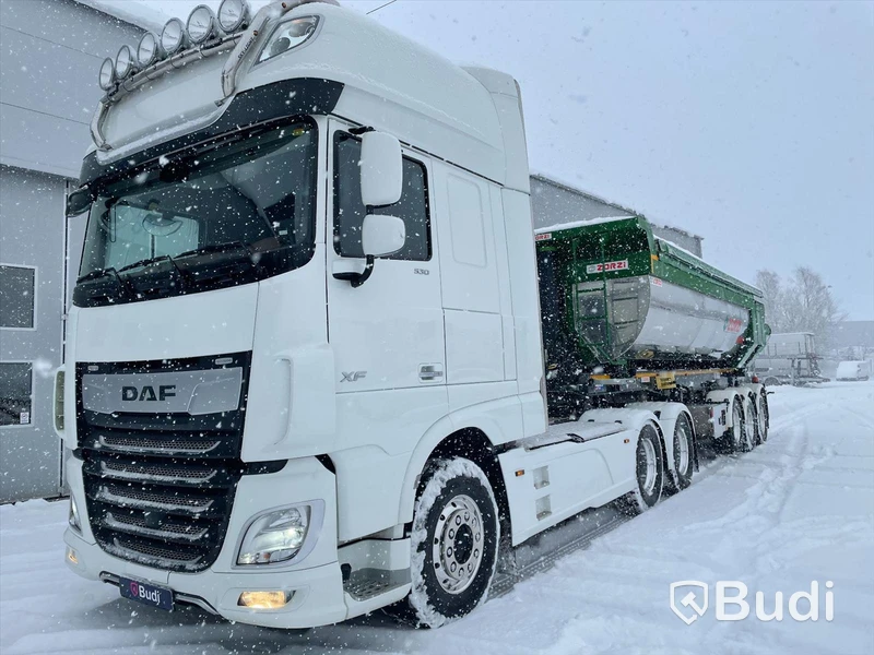 Lastbil DAF XF 530 SSC med schakttrailer/isolerad för asfalt