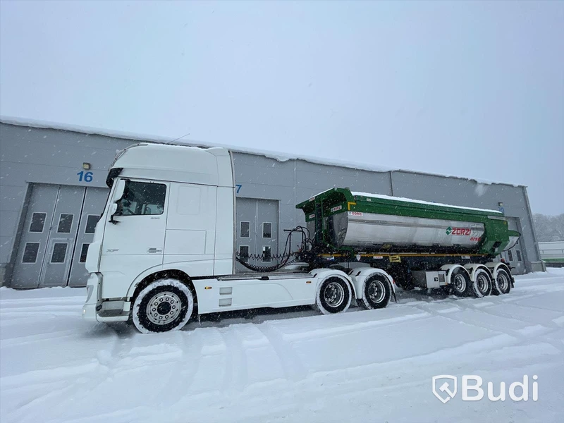 Lastbil DAF XF 530 SSC med schakttrailer/isolerad för asfalt