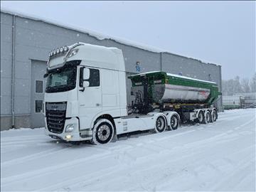 Lastbil DAF XF 530 SSC med schakttrailer/isolerad för asfalt