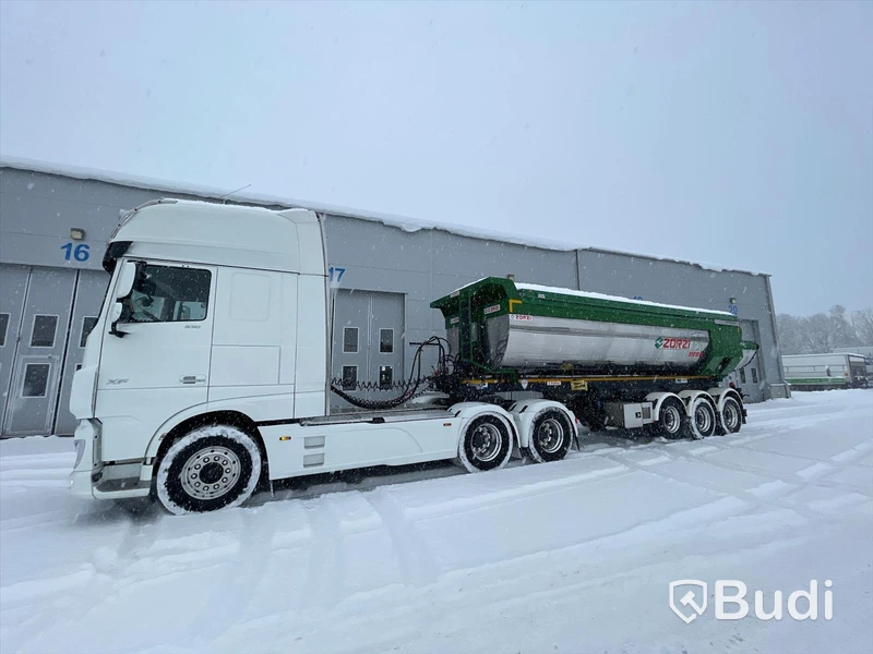 Lastbil DAF XF 530 SSC med schakttrailer/isolerad för asfalt