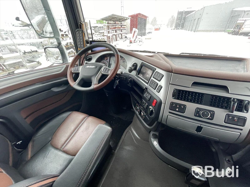 Lastbil DAF XF 530 SSC med schakttrailer/isolerad för asfalt
