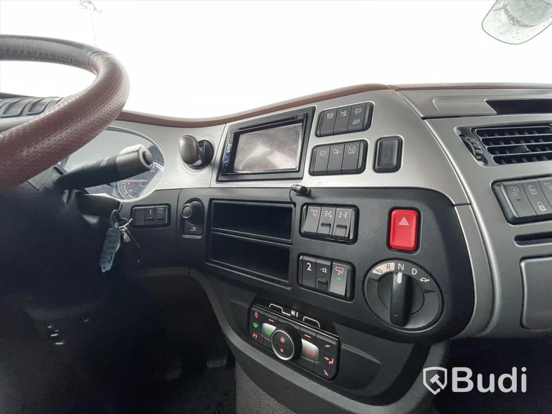 Lastbil DAF XF 530 SSC med schakttrailer/isolerad för asfalt